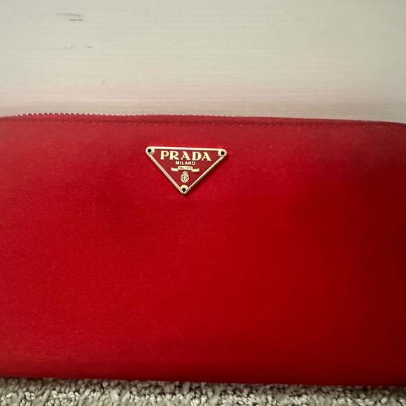 RED PRADA ZIP WALLET - Picture 6 of 10